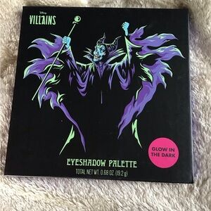Disney Villains Halloween Glow In The Dark Eyeshadow Shimmer Matte Palette New